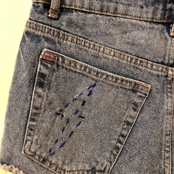 Urban Outfitters BDG mid-rise denim shorts with hand stitched detail 26 - Picture 3 of 6